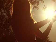 眼前人是心上人的關(guān)于感情的經(jīng)典句子 一句話觸動你內(nèi)心的愛情句子大全