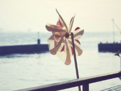 傷感說說大全簡(jiǎn)短精辟 聚散都不由我