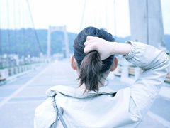 慢慢一個人收起心酸學(xué)會堅(jiān)強(qiáng)的傷感說說 心痛也要一個人走的傷感說說