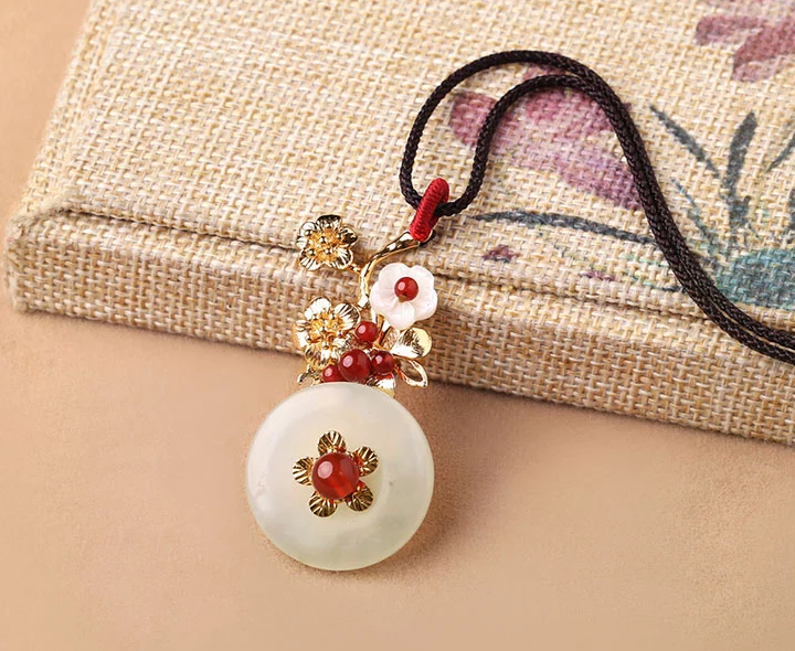 簡約大氣配飾岫玉吊墜復(fù)古項鏈毛衣鏈