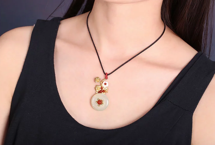 簡約大氣配飾岫玉吊墜復(fù)古項鏈毛衣鏈