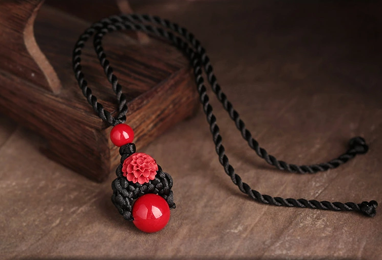 簡約紅吊墜鎖骨鏈古典匠心啟航閱讀項(xiàng)鏈