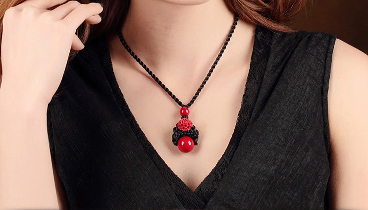 簡約紅吊墜鎖骨鏈古典匠心啟航閱讀項(xiàng)鏈