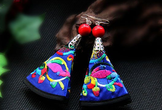 匠心啟航閱讀手工繡花耳飾飾品