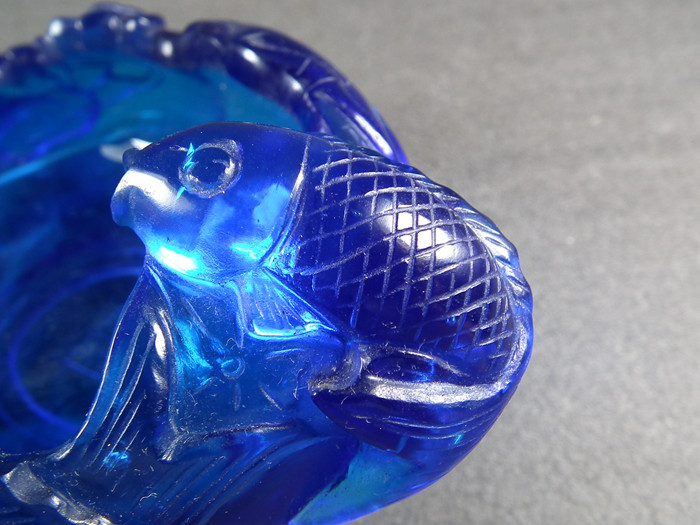 清代精美藍寶石色琉璃荷葉荷花多子鯉魚大水盂