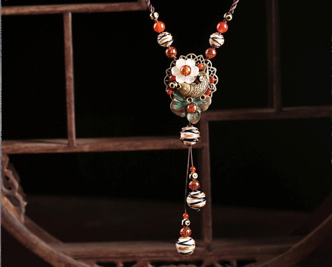 復(fù)古風琉璃吊墜毛衣鏈,魚影風銷項鏈