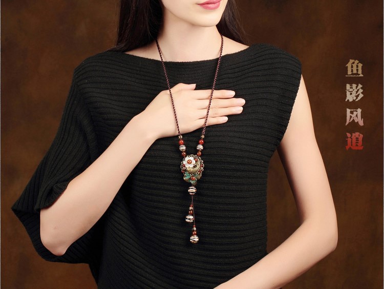 復(fù)古風琉璃吊墜毛衣鏈,魚影風銷項鏈