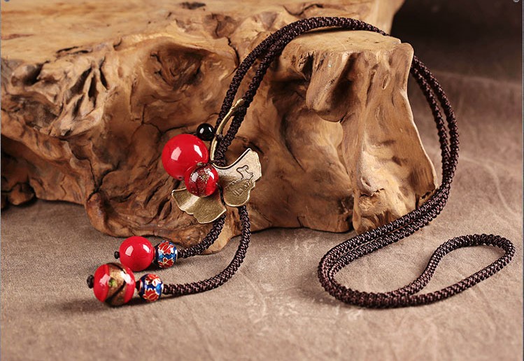 簡約大氣匠心啟航閱讀紅色吊墜毛衣鏈項(xiàng)鏈