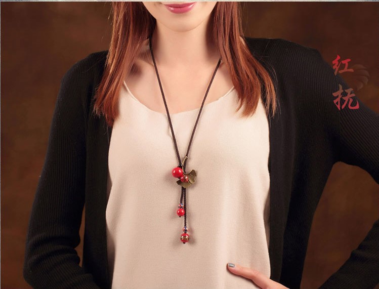 簡約大氣匠心啟航閱讀紅色吊墜毛衣鏈項(xiàng)鏈