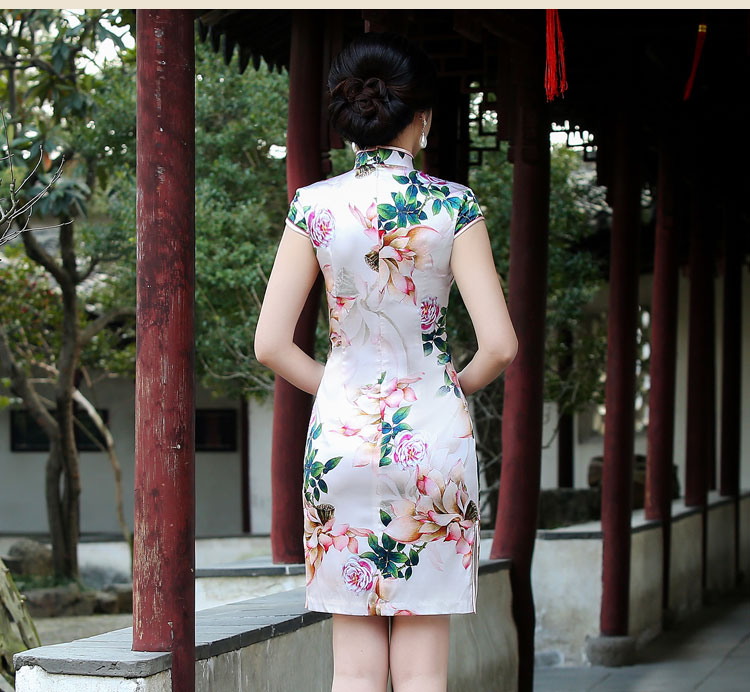 花韻古典時(shí)尚匠心啟航閱讀短款旗袍裙