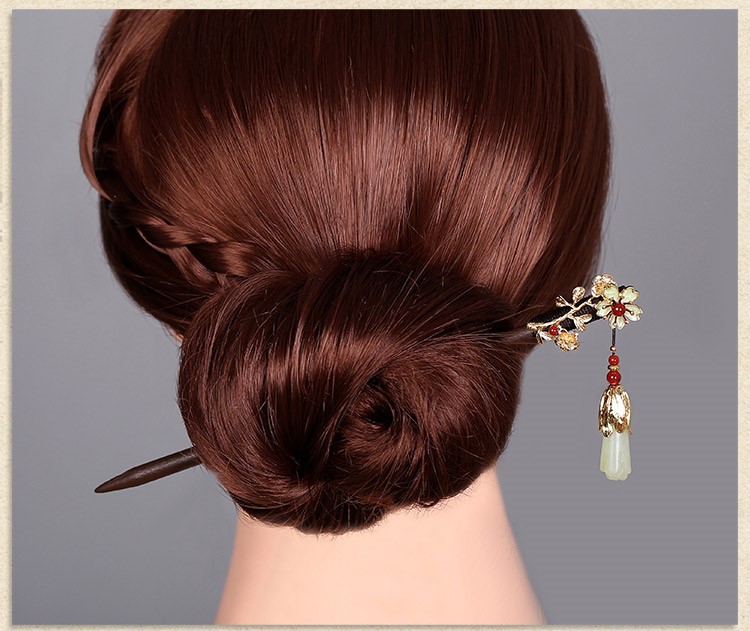 古典花朵頭飾:古風花朵岫玉流蘇發(fā)簪木簪子