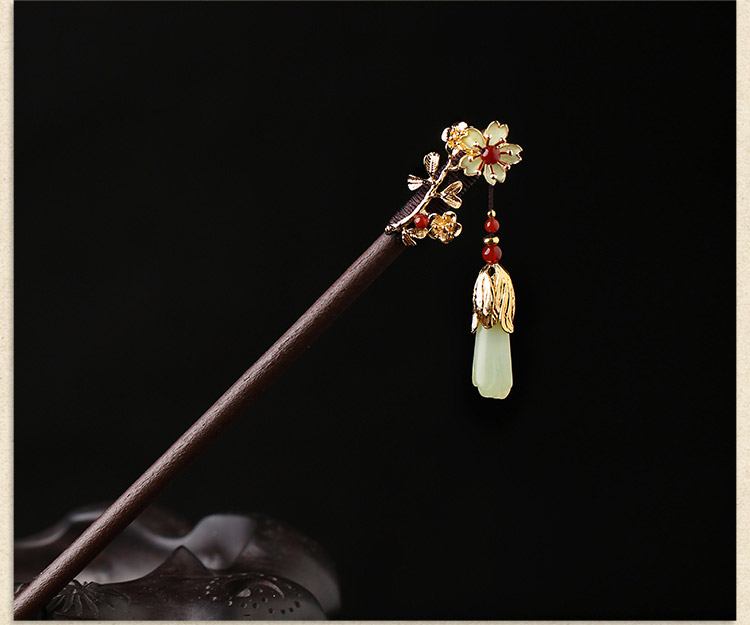 古典花朵頭飾:古風花朵岫玉流蘇發(fā)簪木簪子