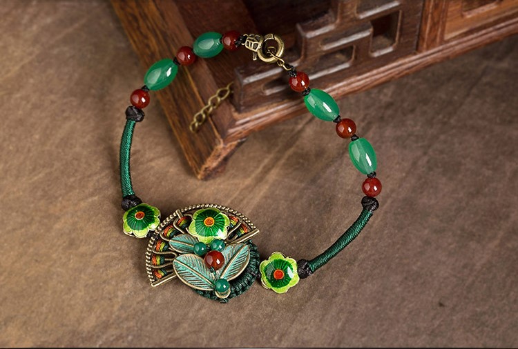 煙翠古韻腳鏈:復(fù)古綠葉扇形吊墜腳鏈