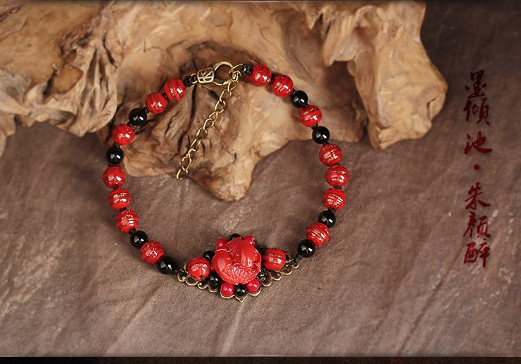 復古本命年腳鏈:匠心啟航閱讀朱砂魚琉璃腳鏈