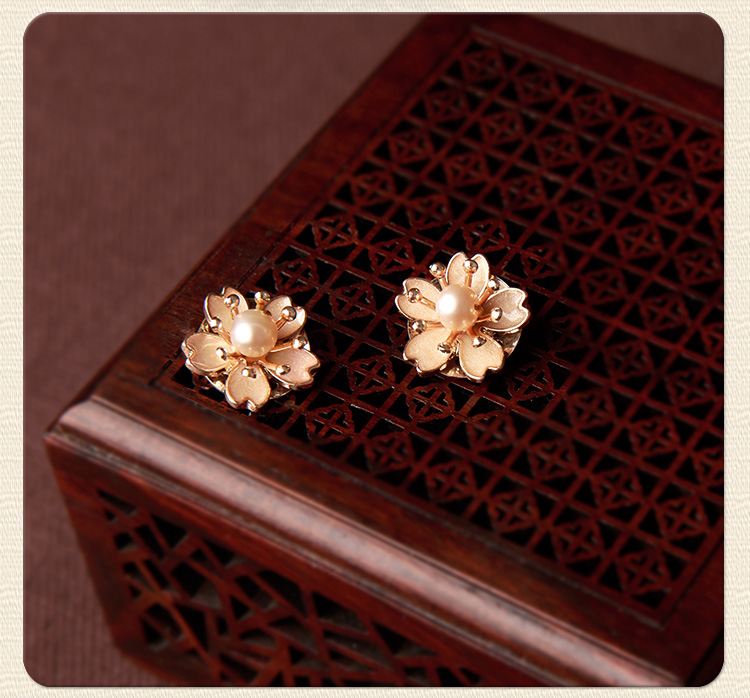 珍珠花朵耳釘:簡(jiǎn)約小巧耳飾耳環(huán)