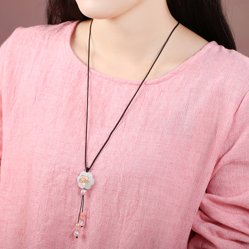 淡粉花朵項(xiàng)鏈:猶如美人綻放