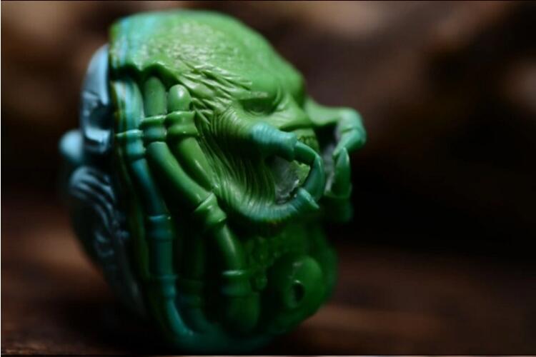 原礦綠松石雕件吊墜:鐵血戰(zhàn)士