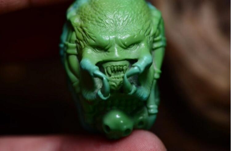 原礦綠松石雕件吊墜:鐵血戰(zhàn)士