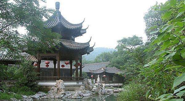 醉翁亭:亭臺(tái)樓閣山水間