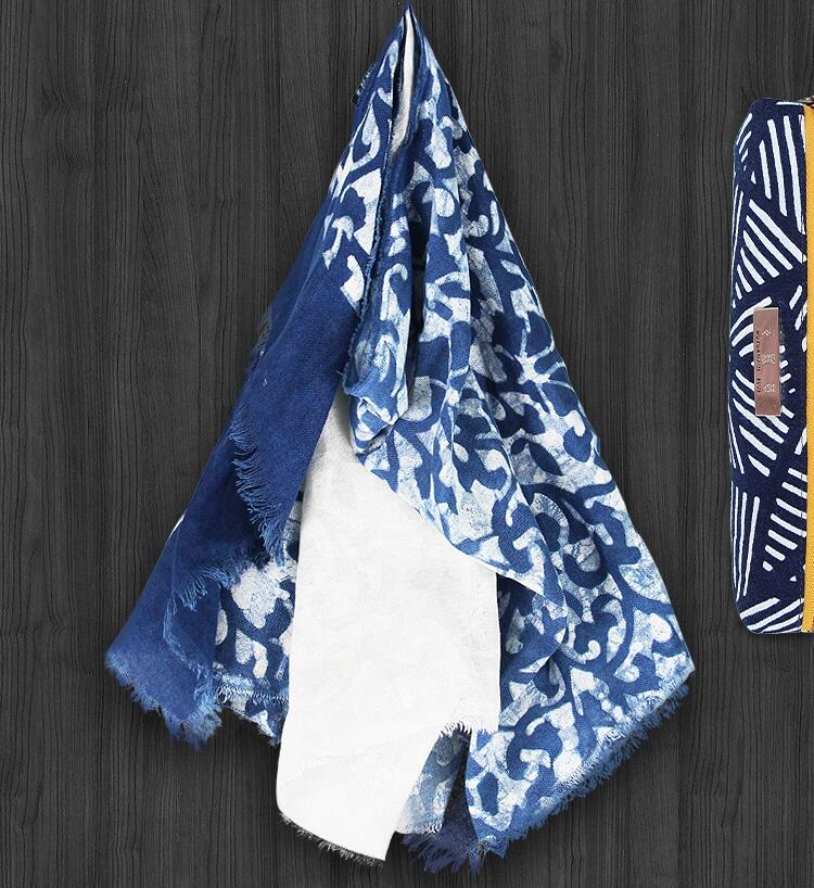 藍(lán)印花布印染寶相花漸變?nèi)緡? src="/yuedu/d/file/bigpic/190404/04/6-1F323153920.jpg" / data-0Uwg="7h5BRW"><br / data-8CAA="LtbSzC">
<img alt=