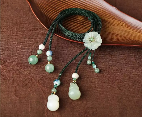 岫玉葫蘆吊墜簡約民族風(fēng)項(xiàng)鏈?zhǔn)罪? / data-gmIe=