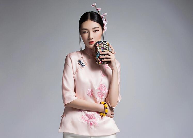 匠心啟航閱讀復(fù)古七分袖真絲刺繡改良唐裝女